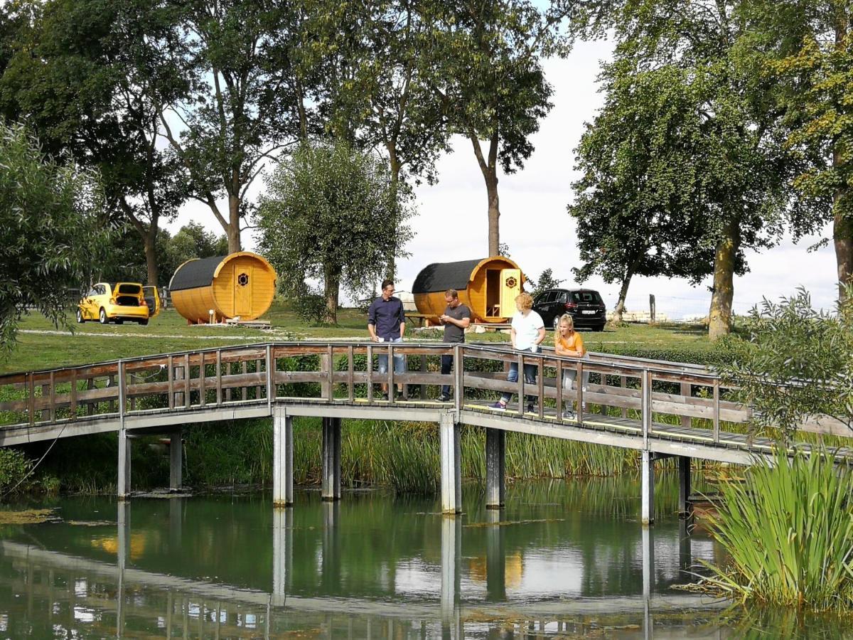 Peenehof Koeppen - Ferienwohnungen & Schlaffaesser Jordenstorf エクステリア 写真