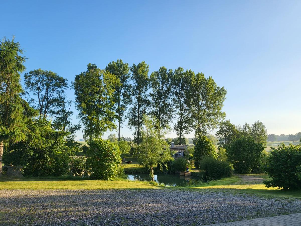 Peenehof Koeppen - Ferienwohnungen & Schlaffaesser Jordenstorf エクステリア 写真