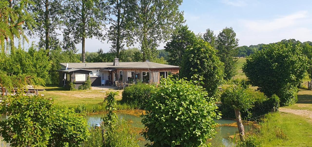 Peenehof Koeppen - Ferienwohnungen & Schlaffaesser Jordenstorf エクステリア 写真