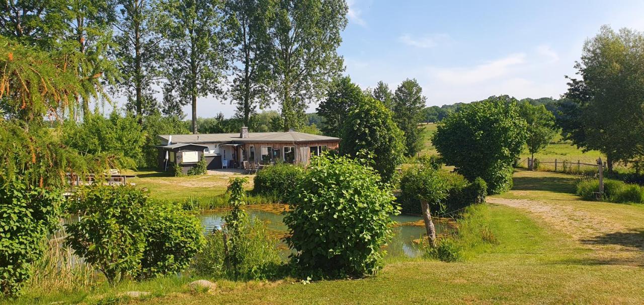 Peenehof Koeppen - Ferienwohnungen & Schlaffaesser Jordenstorf エクステリア 写真